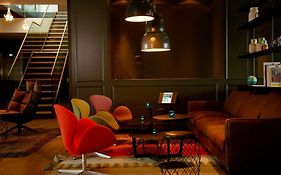 Motel One Amsterdam 3*